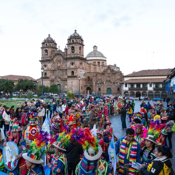 גלה את קסם קוסקו: שער לאינקה וחוויות בלתי נשכחות בפרו