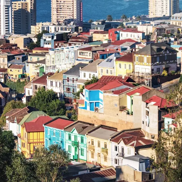 גלו את ולפראיסו: עיר הגבעות הצבעונית שתכבוש אתכם!
