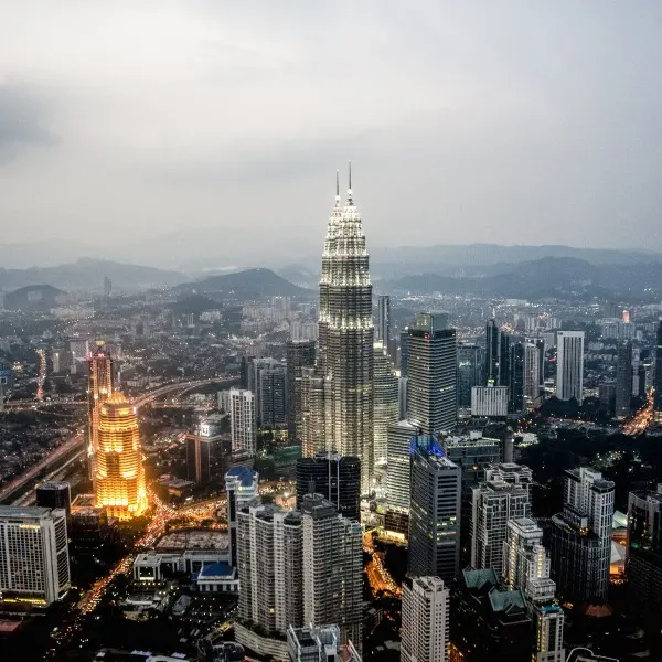 גלו את הפנינה של מלזיה: קואלה לומפור קוראת לכם!