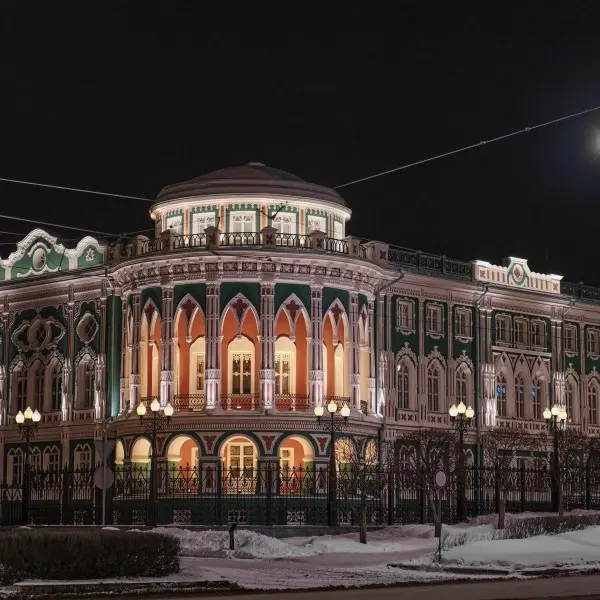גלה את הקסם של יקטרינבורג – שער להרי אורל!
